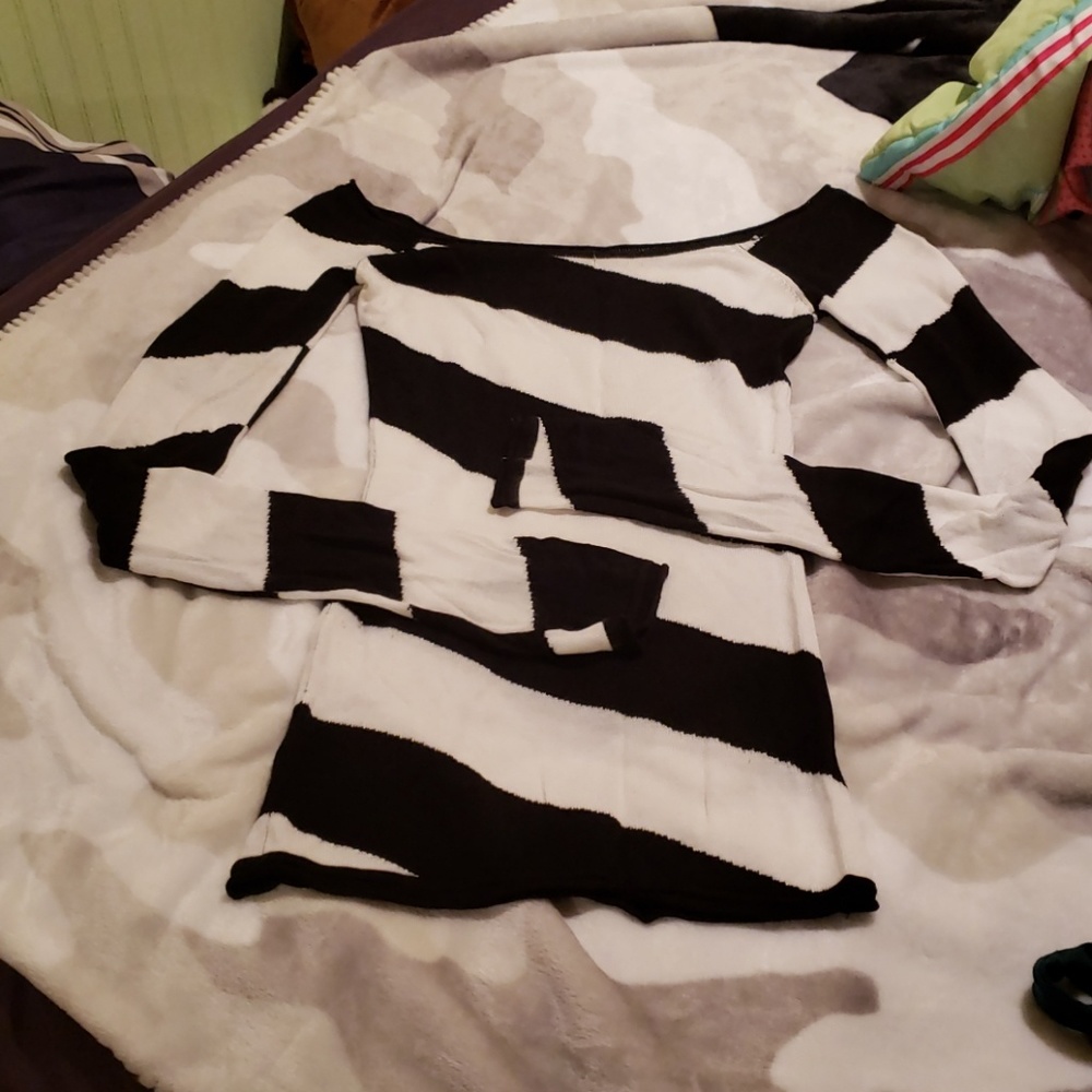 Black & White Sweater - Picture 2 of 2